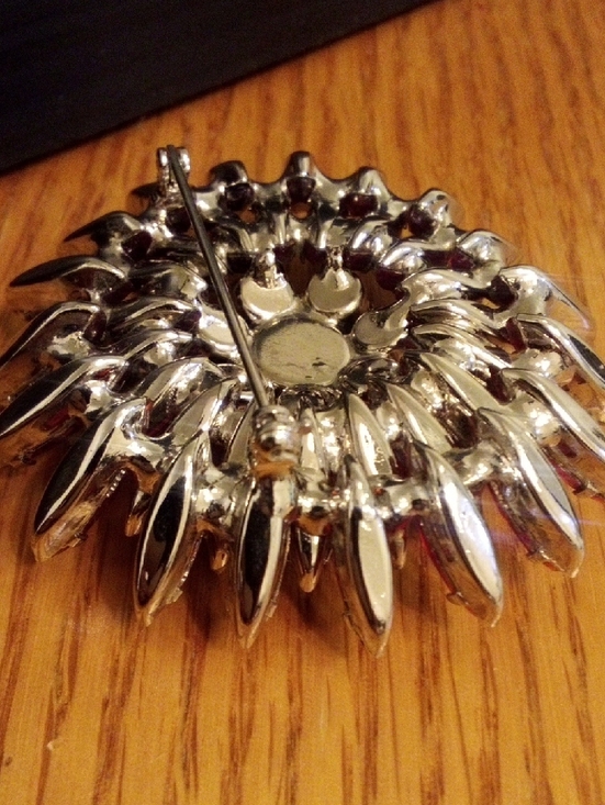 Red Crystal Flower Brooch - Sparkling Statement Pin - Picture 4 of 5